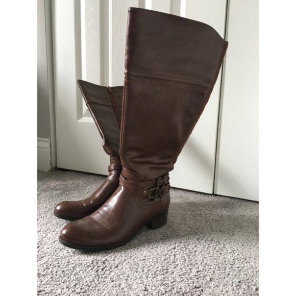 NWOT Unisa Brown Knee High Buckled Boots - Picture 1 of 5
